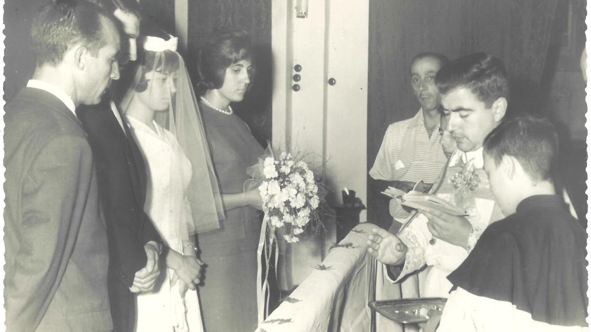 Instantánea de la ceremonia, celebrada el 15 de septiembre de 1961, en la Iglesia de San Sebastián de Ricote.