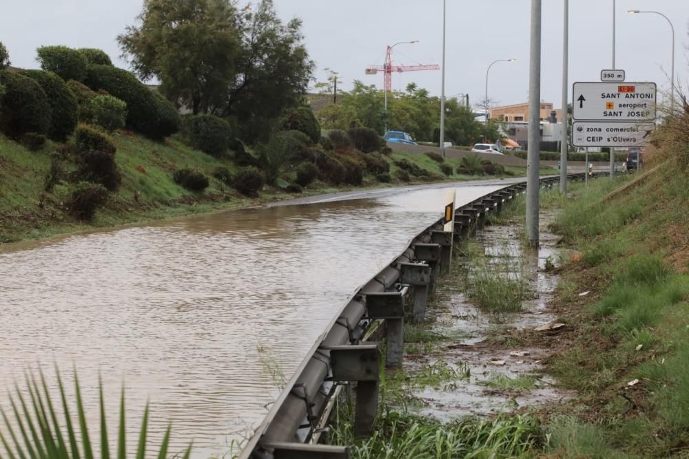 Carreteras anegadas en Ibiza.