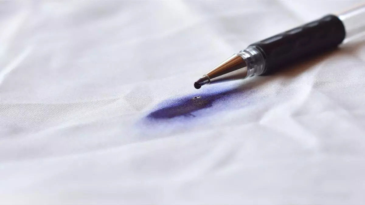 El truco definitivo para eliminar las temidas manchas de bolígrafo o rotuladores
