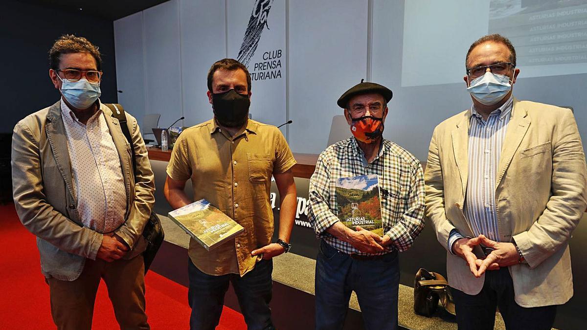 Javier Fernández, Toño Huerta, Juanjo Arrojo y Manuel Maurín, ayer, en el Club Prensa Asturiana. | Luisma Murias