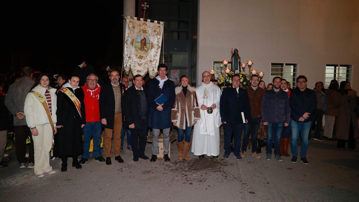Clavarios y autoridades, este sábado en la fiesta de Sant Antoni en el grupo San Agustin y San Marcos.