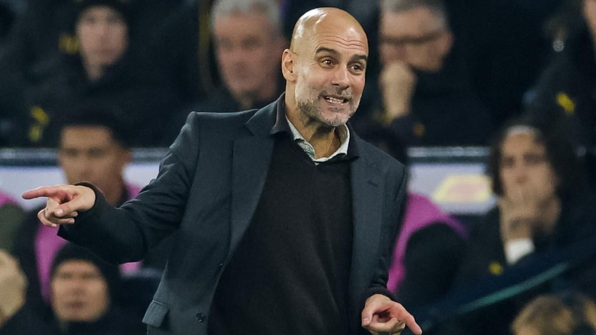 Guardiola da órdenes durante el último Dortmund-City