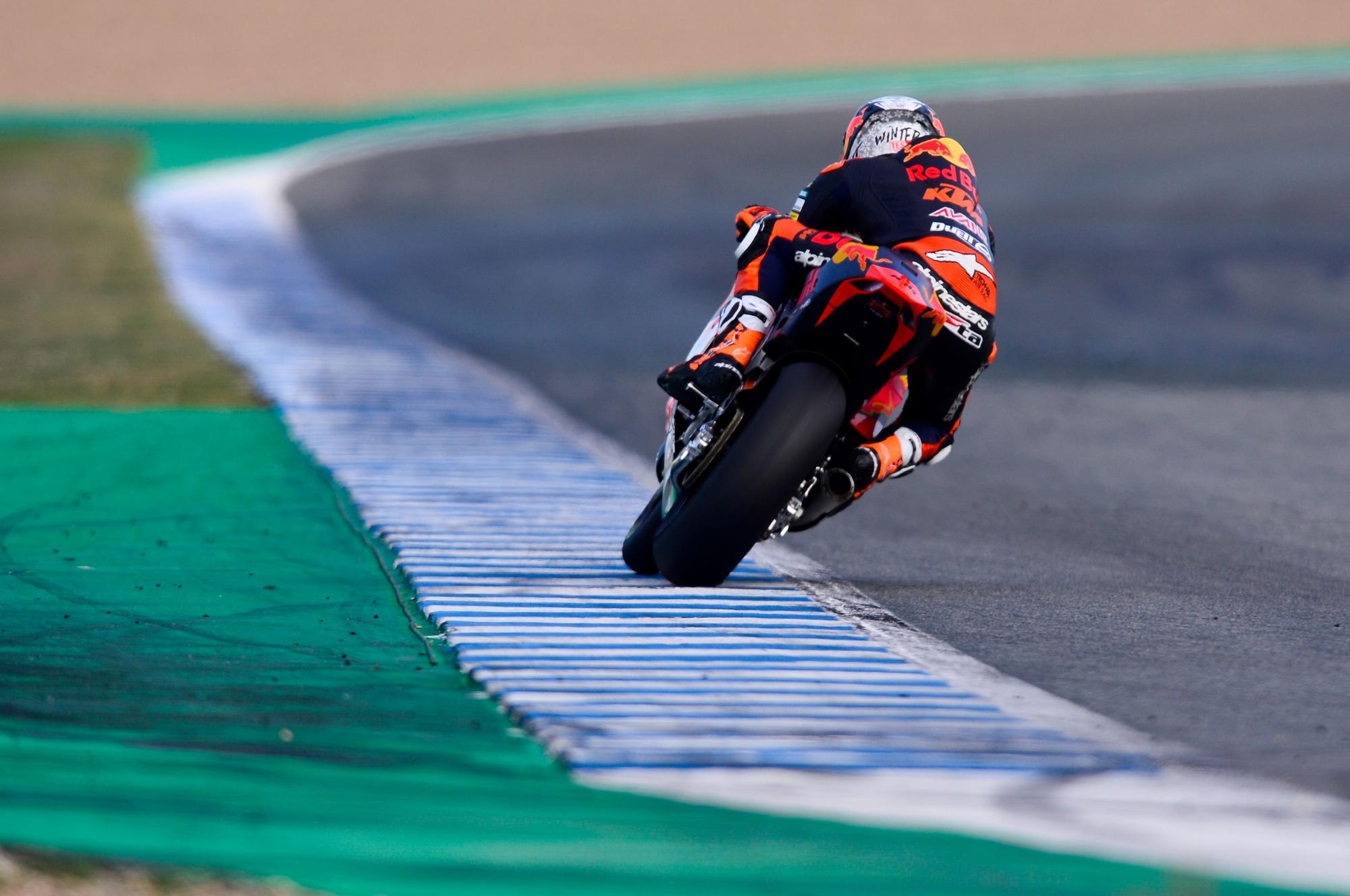 Pedro Acosta, en su segundo día de entrenamientos en Jerez con la Moto2