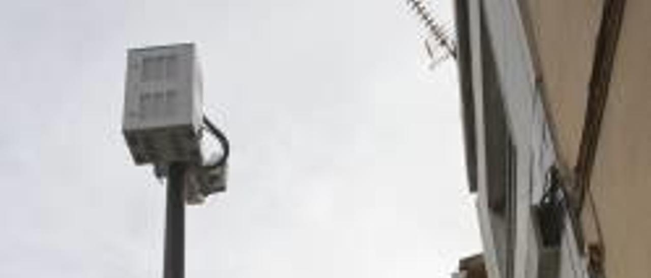 Bellreguard apaga la cámara de control de tráfico del semáforo más rentable  - Levante-EMV