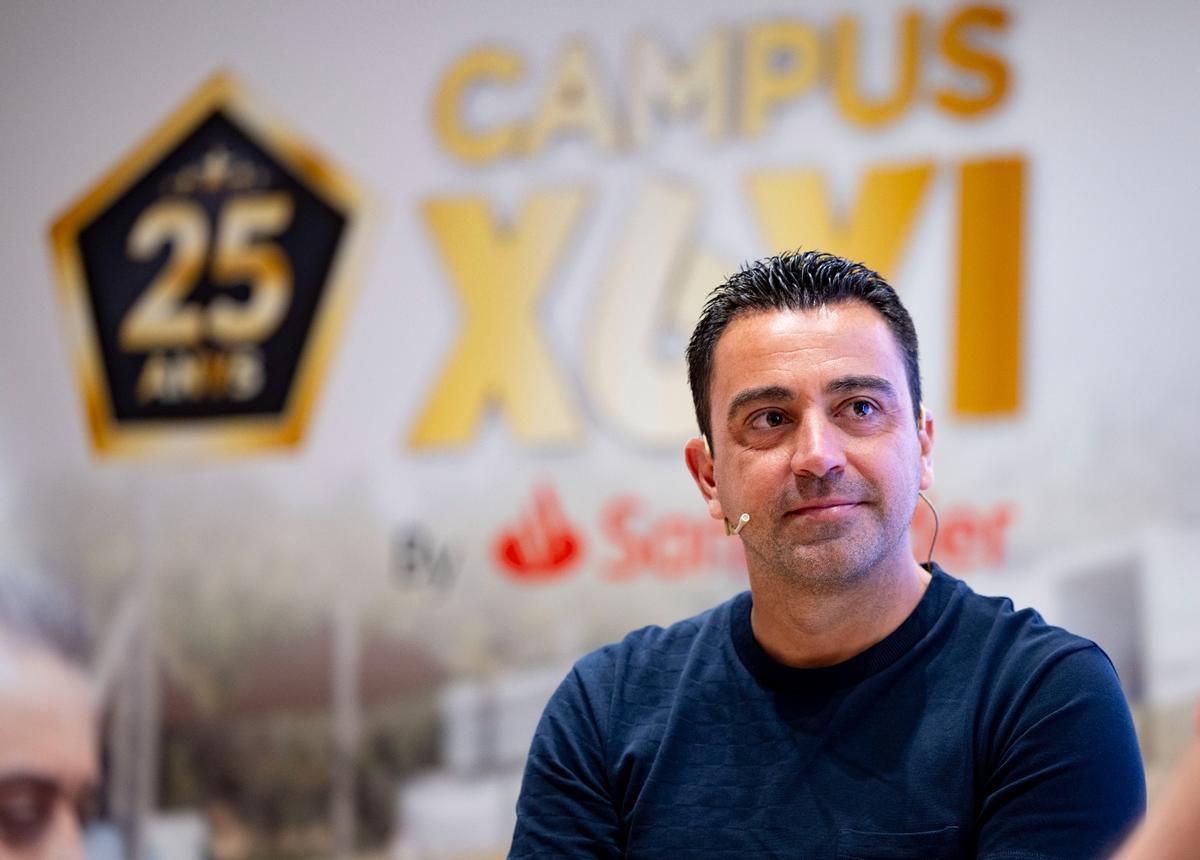 Xavi Hernández en la presentación de su campus