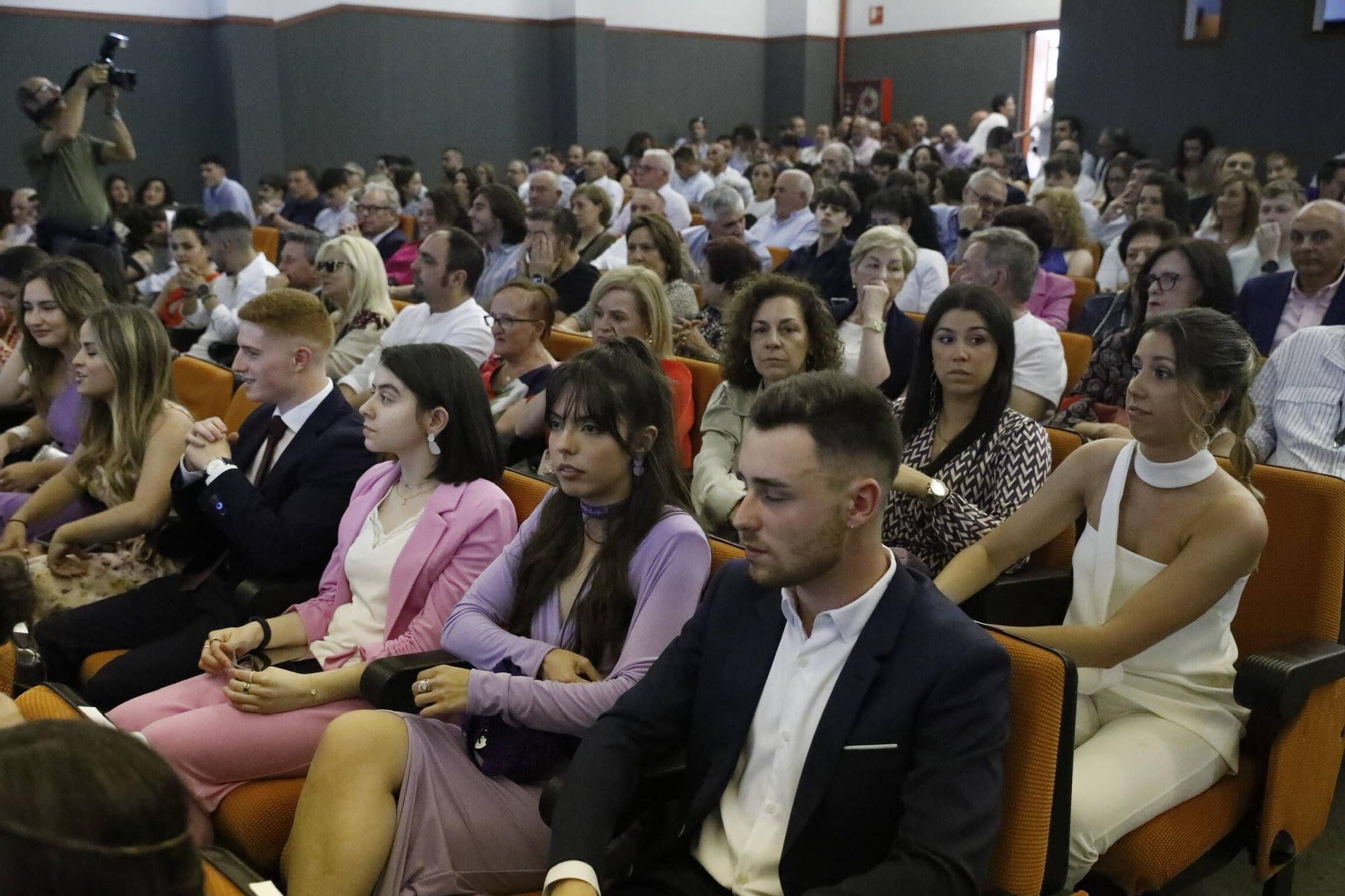 La graduación de la Facultad de Enfermería de Gijón, en imágenes