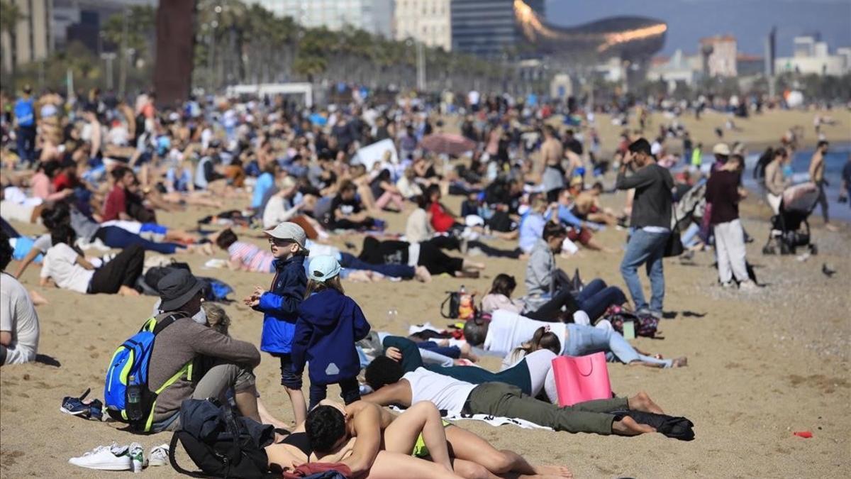 ALa playa de la Barceloneta.