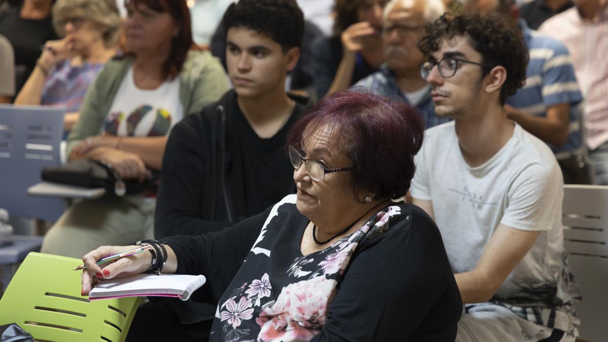 La presidenta de la Federación de Vecinos María José Broseta asistió al acto.