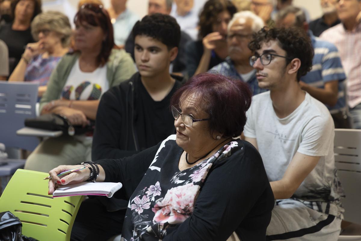 La presidenta de la Federación de Vecinos María José Broseta asistió al acto.