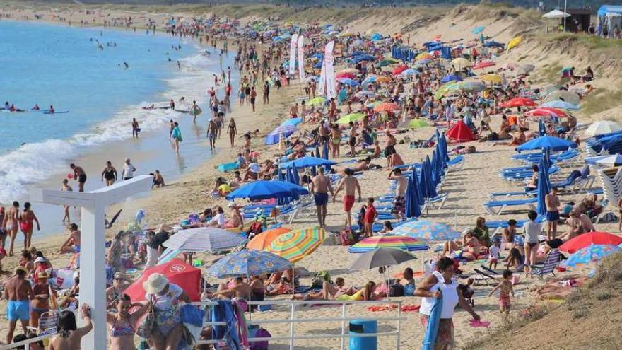 La playa de A Lanzada es uno de los principales reclamos turísticos de O Grove. // Muñiz