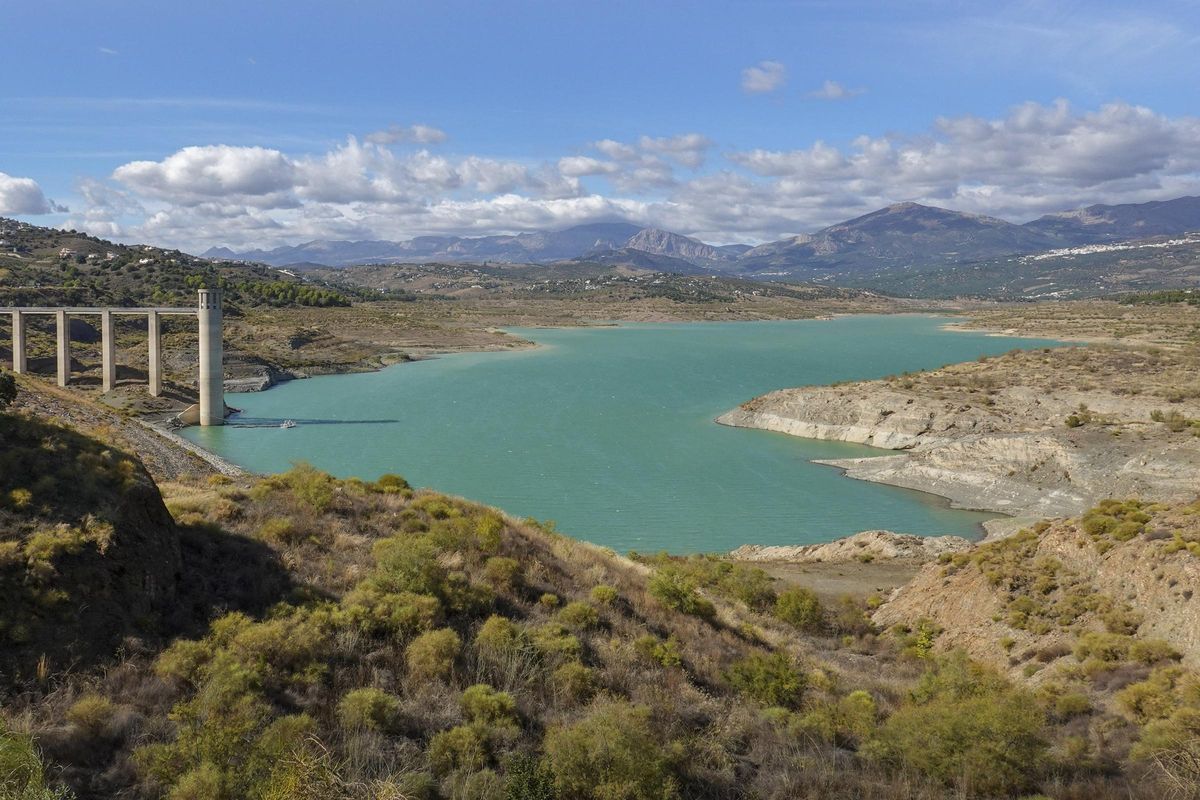 Imagen del estado actual del embalse de la Viñuela este mes de octubre de 2024.