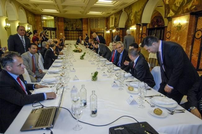 ALMUERZO DE DINOSOL CON EMPRESARIOS