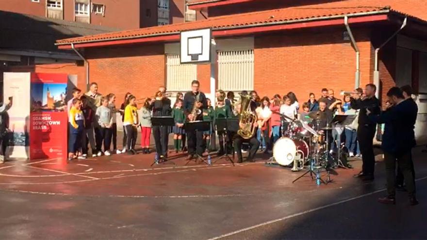 Premios Princesa de Asturias 2019: Los alumnos de un colegio de Gijón esperan a la alcaldesa de Gdansk a ritmo de Frozen