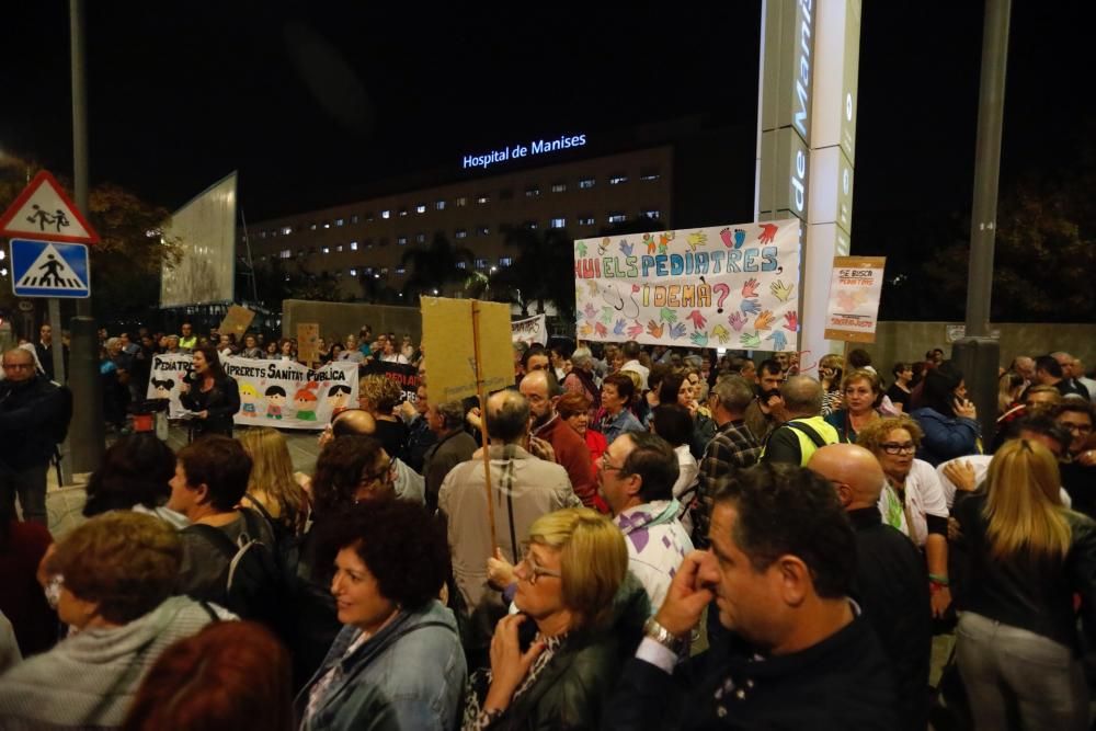 Manifestación en Manises por el recorte de pediatras