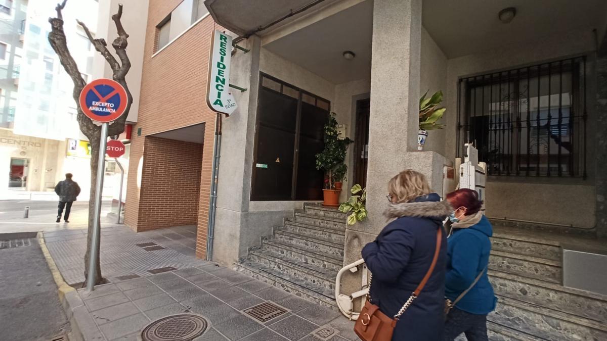 Image of the main entrance to the residence for the elderly of Nuestra Señora deleiss Nieves in Pilar deleis Horadada this Monday Image of the main entrance to the residence for the elderly of Nuestra Señora deleiss Nieves in Pilar deleis Horadada this Monday