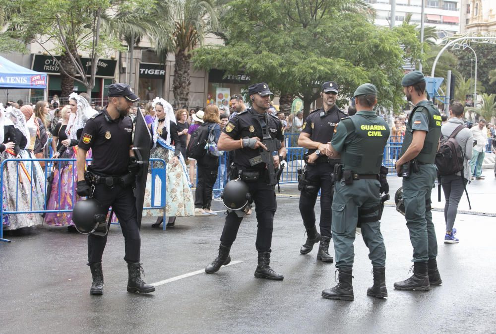 Primera mascletá de las Hogueras del 90 aniversario.