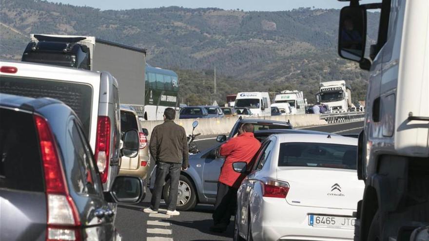 Los parcelistas de Córdoba prevén cortar este jueves una hora la carretera de Palma del Río