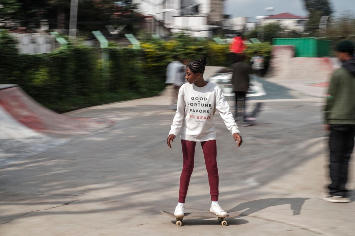 El skate entre niñas etíopes, mejora su salud mental y las empodera