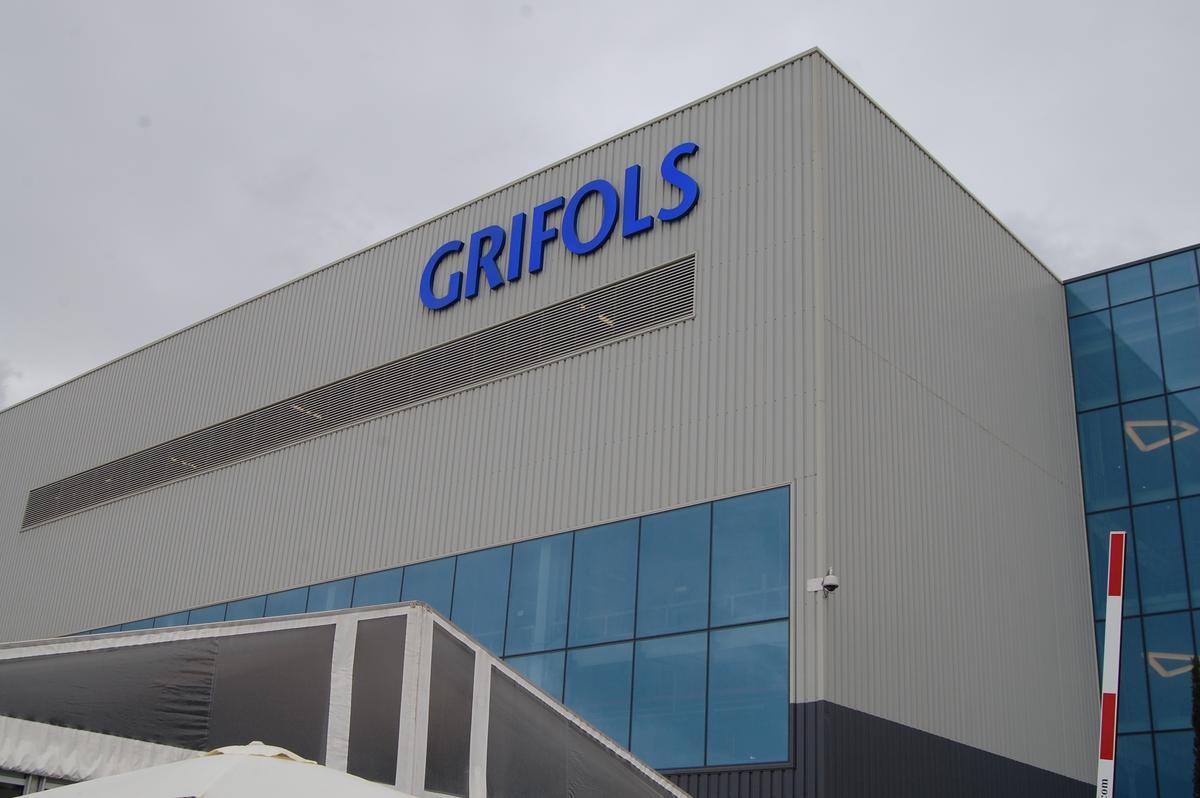 Grifols es dispara gairebé un 10% en borsa després d’anunciar 2.300 acomiadaments