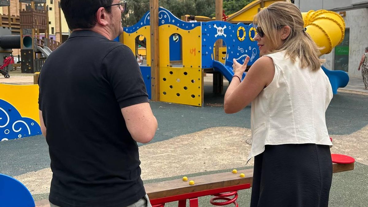 El portaveu de Compromís al parc infantil de Forn del Pla.