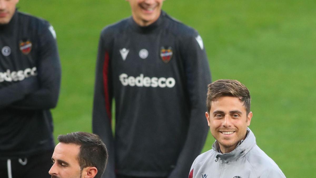 Alessio Lisci dirige la sesión de entrenamiento antes de recibir a Osasuna | FRANCISCO CALABUIG