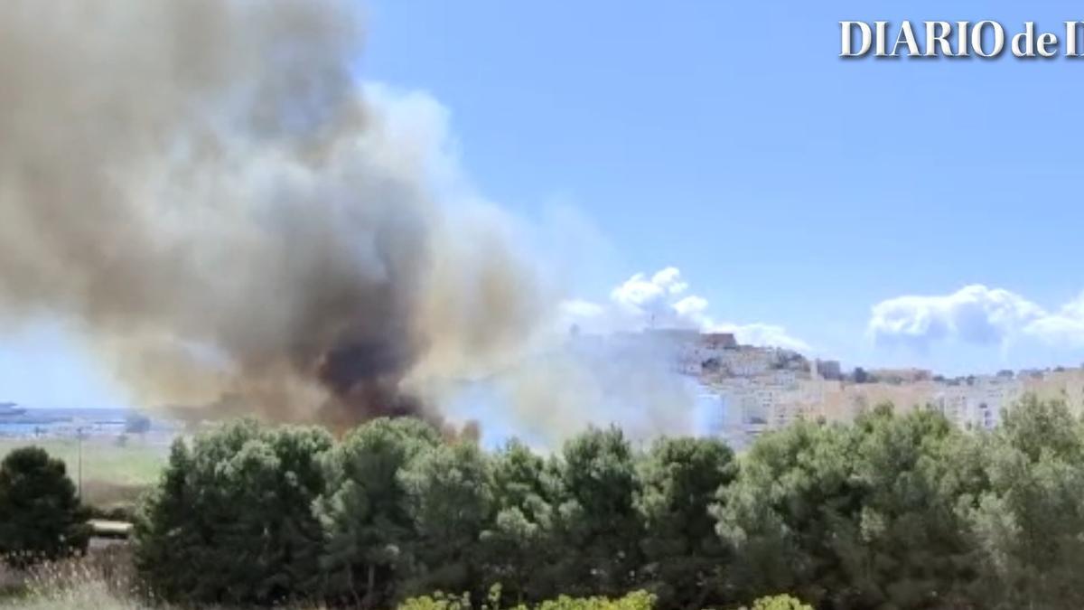 Gran incendio en ses Feixes de Ibiza