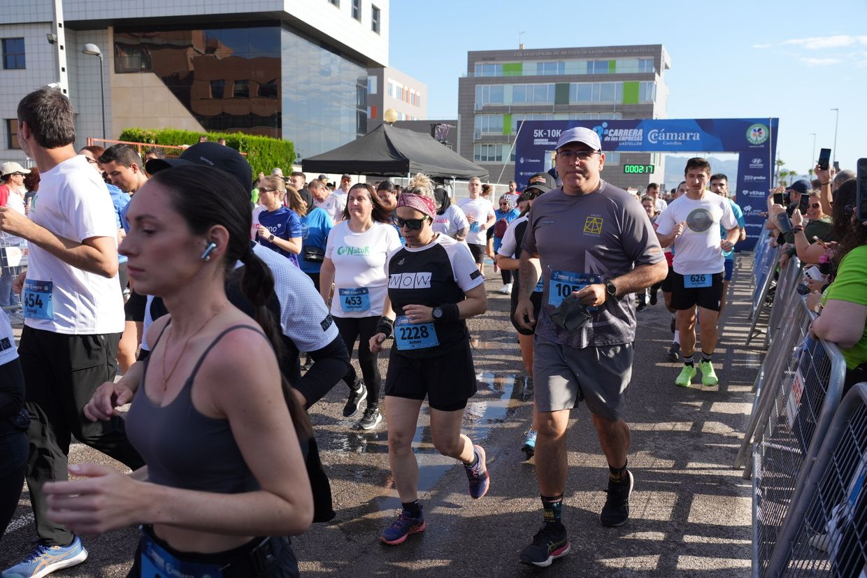 Búscate en las fotos de la Carrera de las Empresas en Castellón