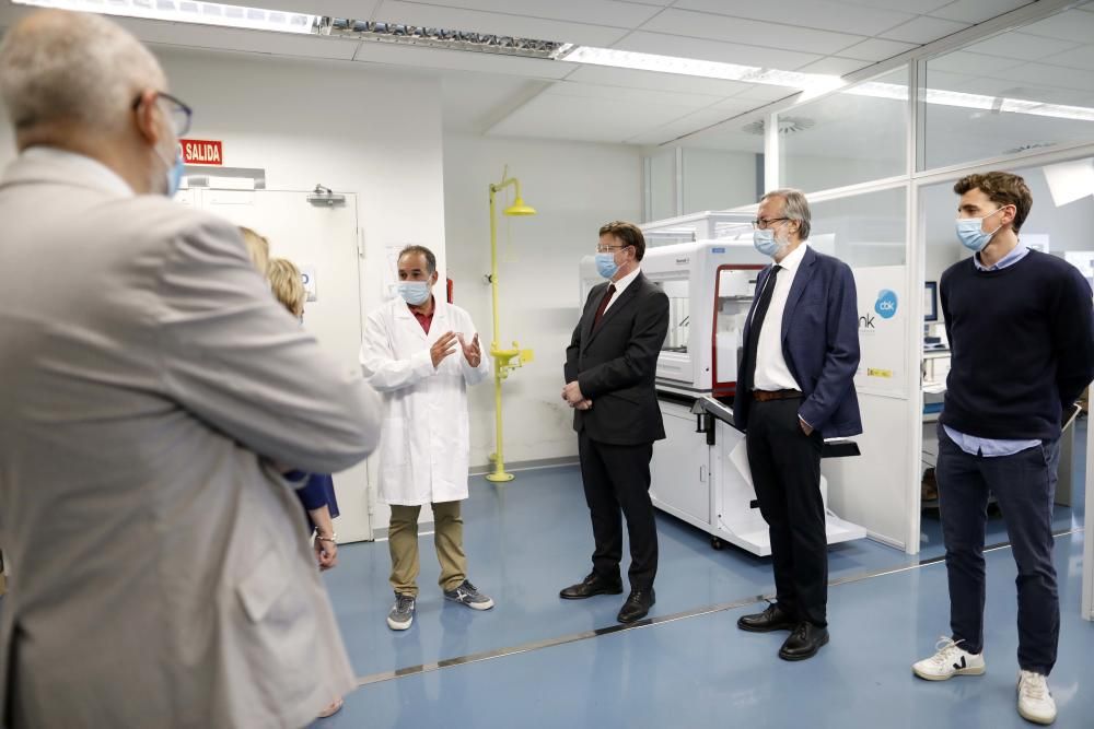 Visita de Ximo Puig y Ana Barceló a las instalaciones de Fisabio, donde se desarrolla un test rápido del coronavirus que costará sólo 1 euro.