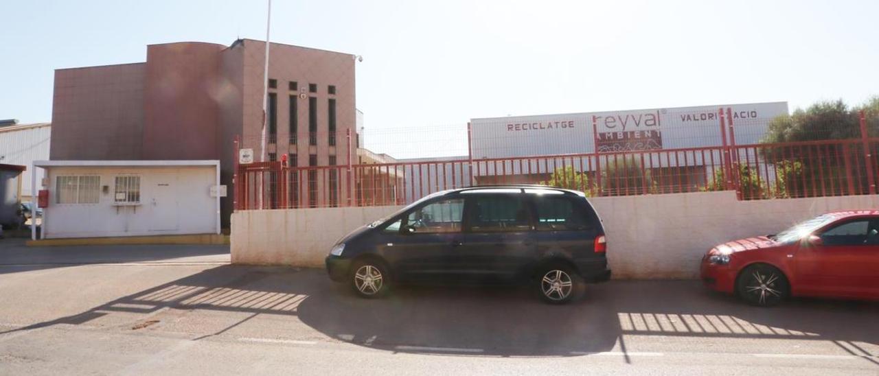 Fachada de la nave de Reyval, que ve por segunda vez cómo la Generalitat vuelve a dar la razón al Ayuntamiento.