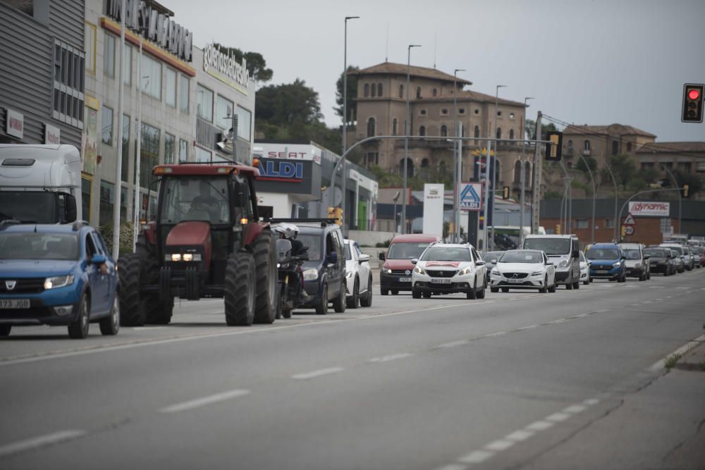 Una vintena de tractors encapçala la marxa lenta contra els macroprojectes de renovables