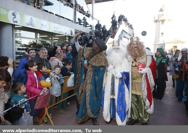 Los Reyes Magos repartieron regalos e ilusiones en Castellón