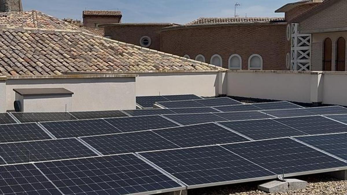 El Ayuntamiento de Borja ha instalado placas fotovoltacias en algunos edificios públicos, como en el colegio Campo de Borja.