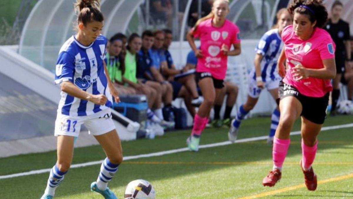 Un momento del choque del Alhama ante el Sporting Huelva.