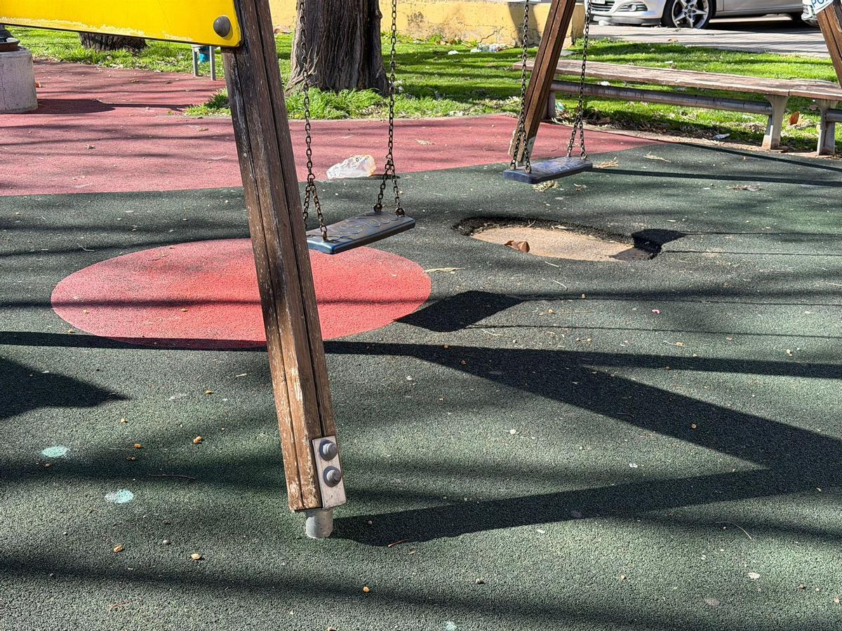 Desperfectos en el parque infantil