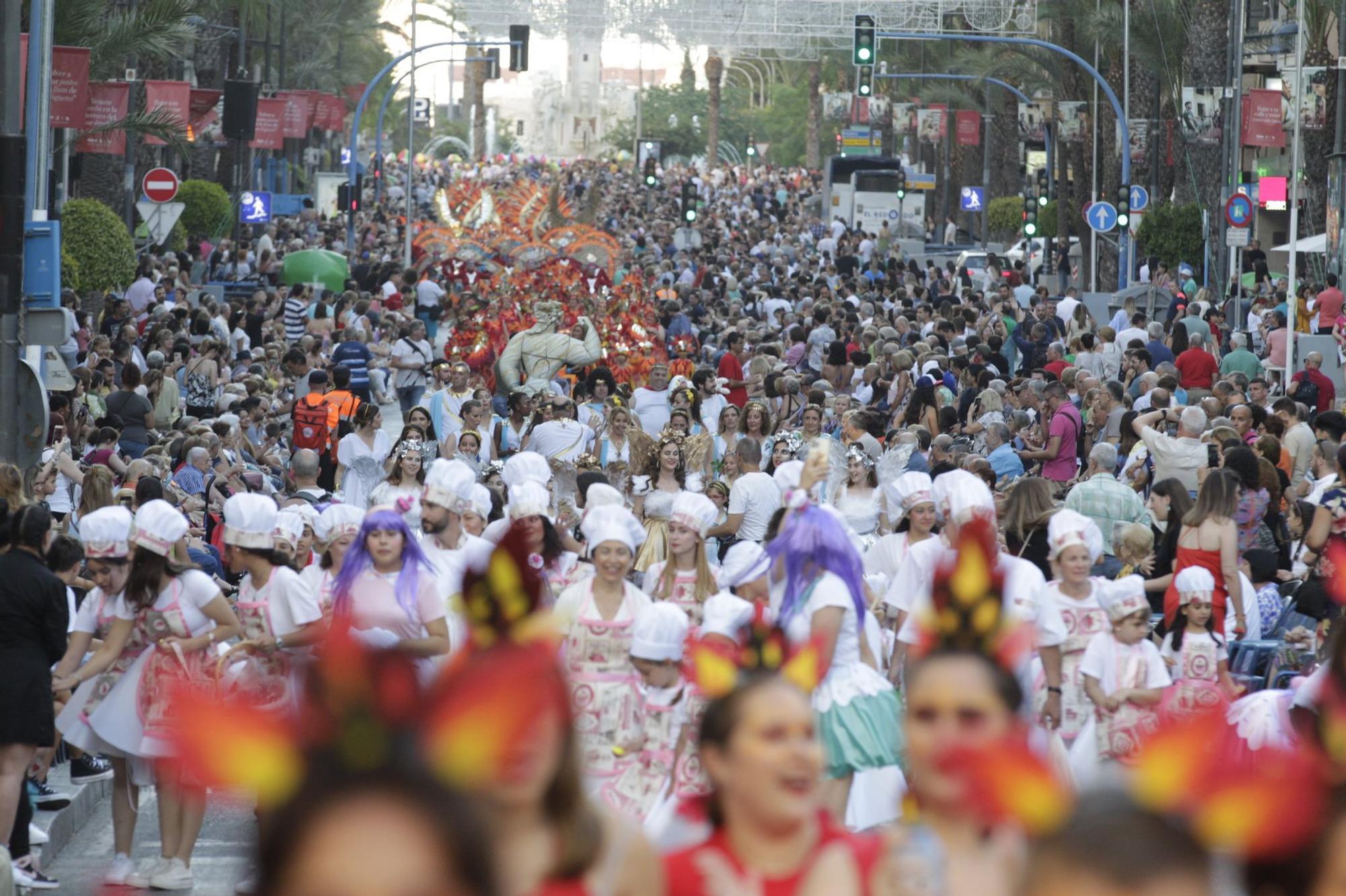 HOGUERAS 2022 | Desfile del Ninot con la Hoguera Sant Blai