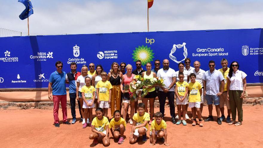 Foto de familia tras la final individual de ayer.