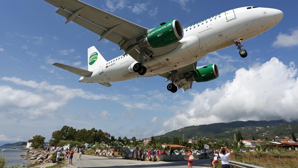 Èric Besora, piloto de avión: 'Si el avión pesa mucho, podríamos no llegar a la velocidad que necesitamos para elevarlo'