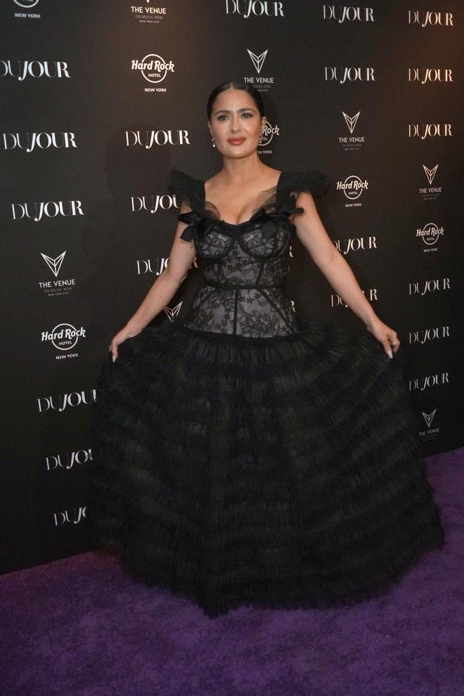 Salma Hayek con vestido negro de Giambattista Valli