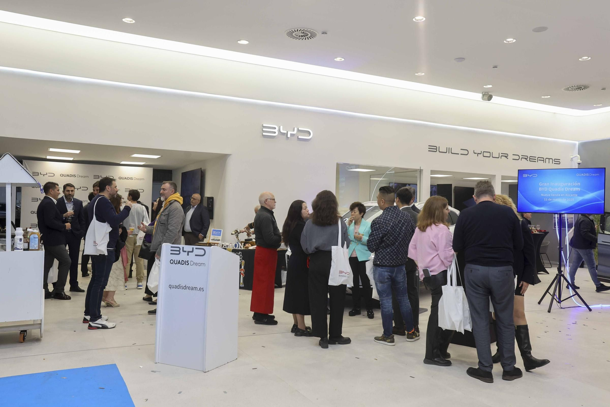 QUADIS Dream inaugura el primer centro BYD en Alicante.