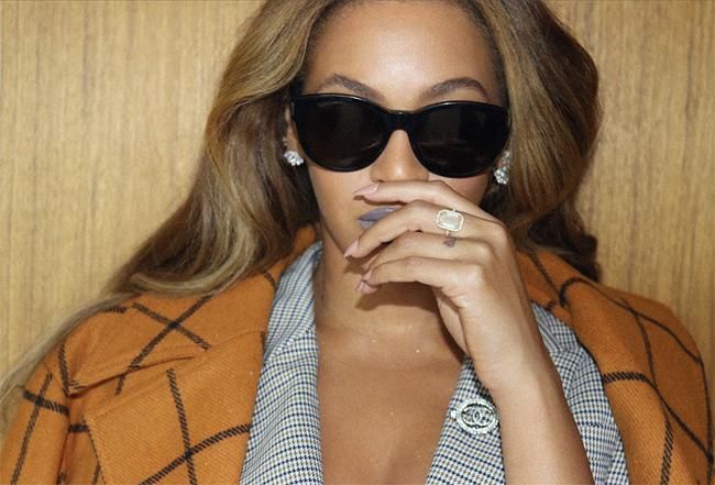 Beyoncé, con joyas de Chanel