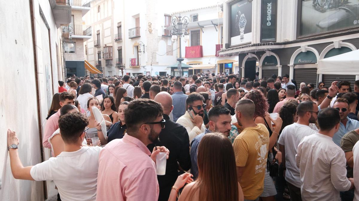 La calle Corredera durante el primer sábado de Feria.