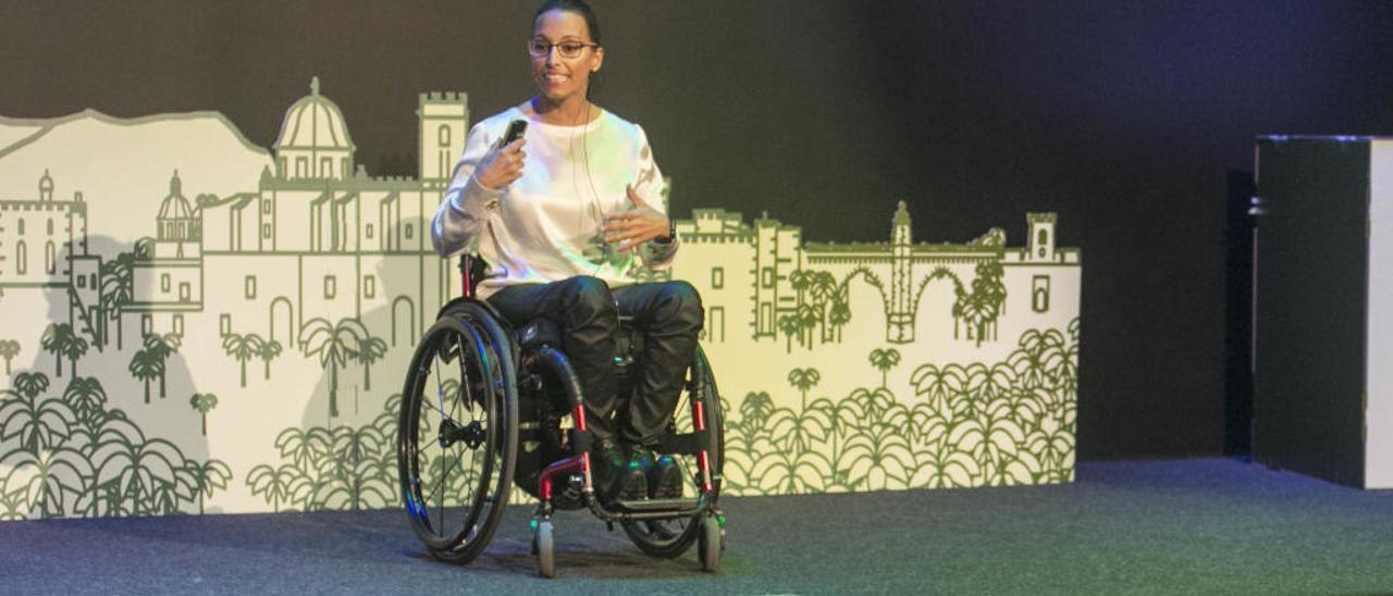 La deportista paralímpica María Teresa Perales ofreció una charla de motivación.