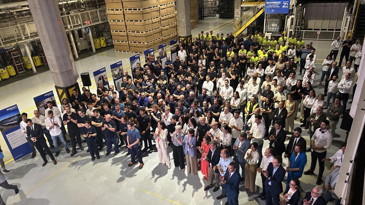 Autoridades y trabajadores en el 20 aniversario de Benteler en Vigo.