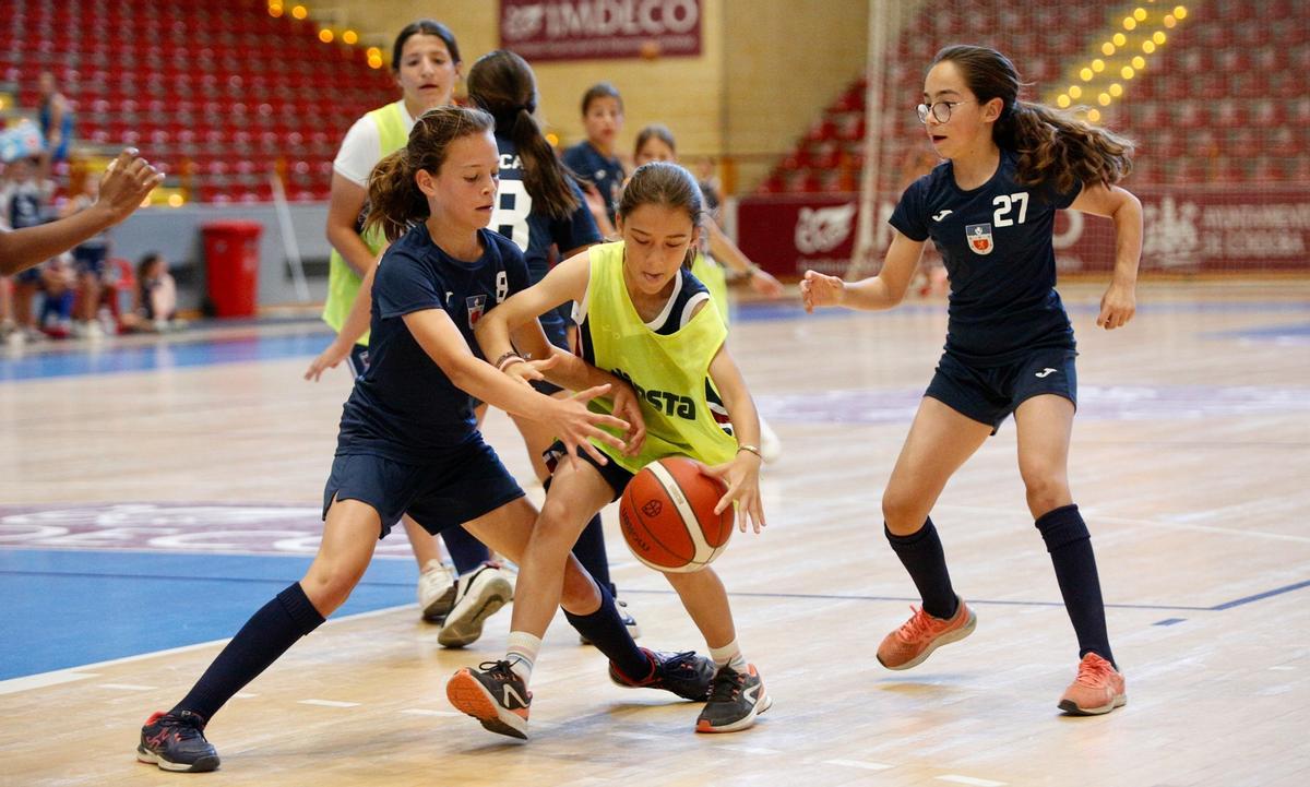 Un encuentro de baloncesto de los Juegos Municipales.