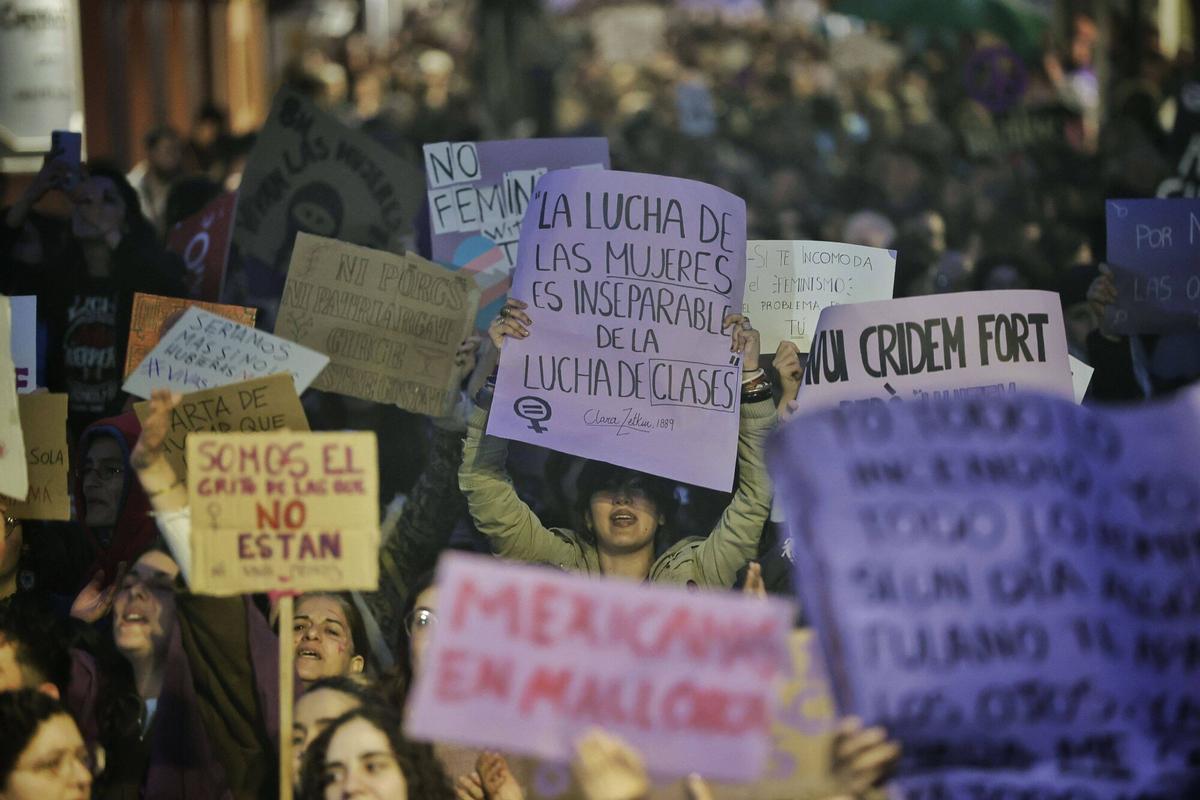 La manifestación transfeminista congrega a miles de personas