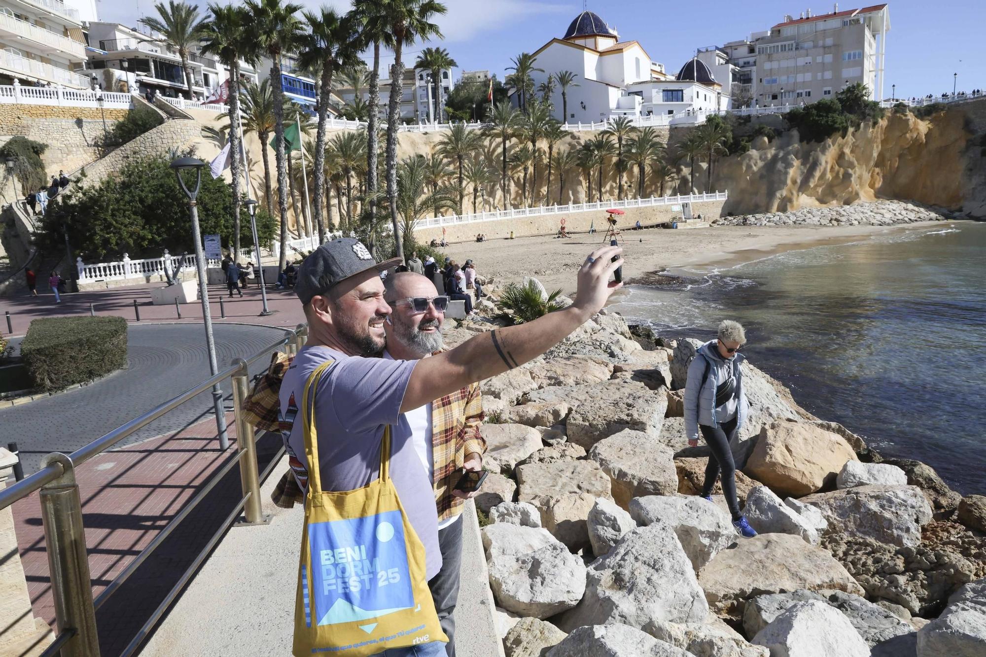 Así vive un grupo de "eurofans" llegados de Alemania el Benidorm Fest