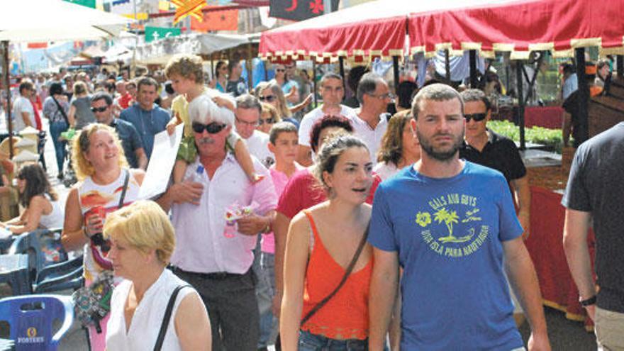 A mediodía el ambiente era festivo aunque se notaba cierta sensación de atasco por momentos.