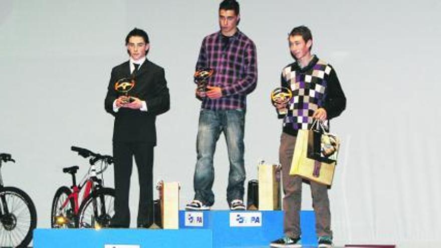 Podio de karting KZ2: Aitor Brun, Benito Pérez y David Guardado. / j. b. d.