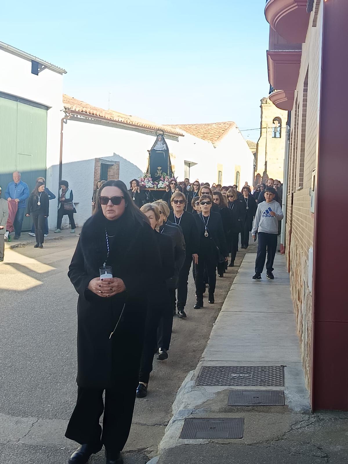 GALERÍA| La procesión de La Soledad de Manganeses de la Lampreana en imágenes