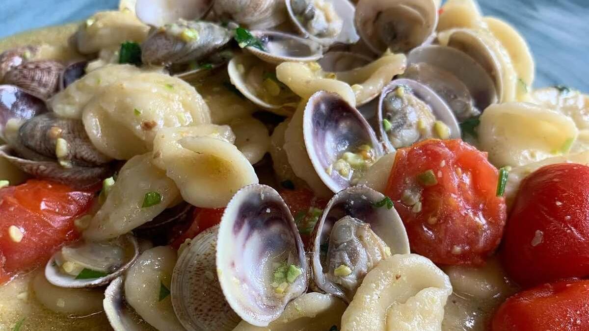 Su propuesta culunaria se centra en pescados y mariscos